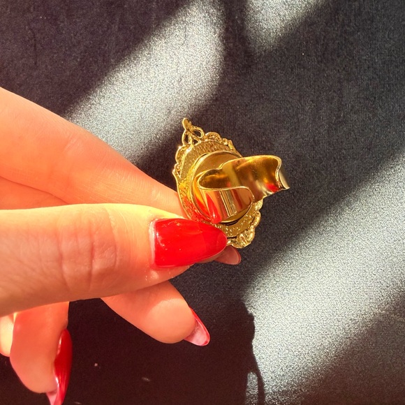 Sara Sotti Elegant 18K Gold Plated Cameo Ring Adjustable Size - Picture 5 of 5